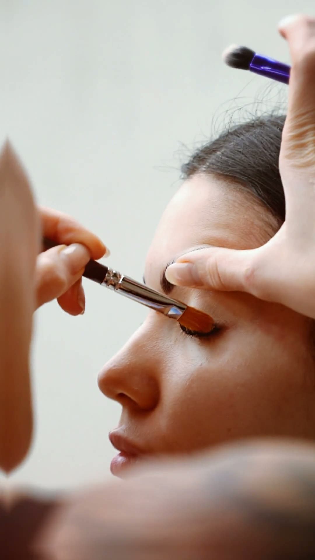 Vertical reel of a makeup application process