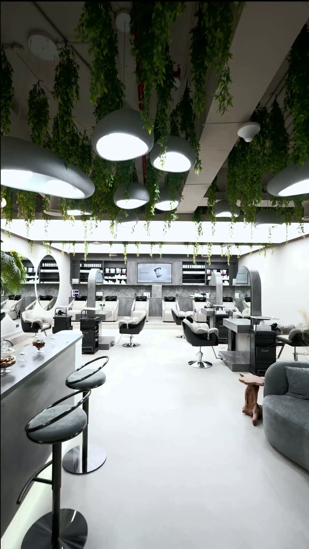 Vertical reel of the Amaraya salon interior